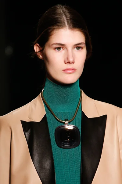 Look 30